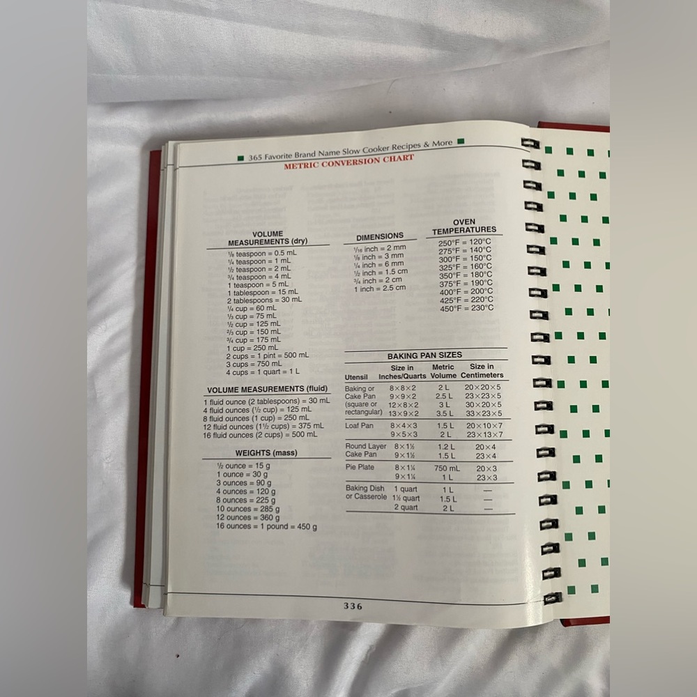 365 slow cooker recipes book - Picture 3 of 4